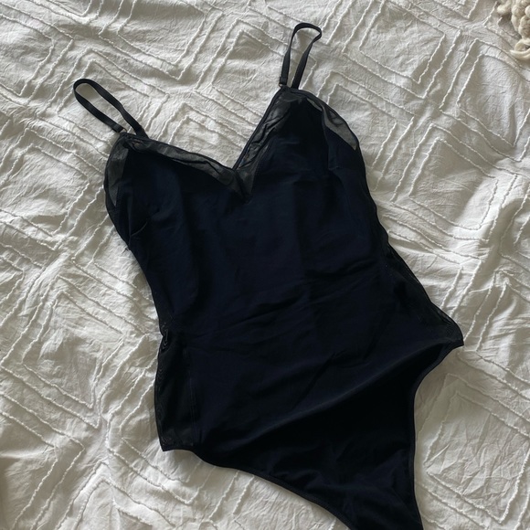 Bundle of Aritzia Bodysuits / tops - Picture 5 of 13